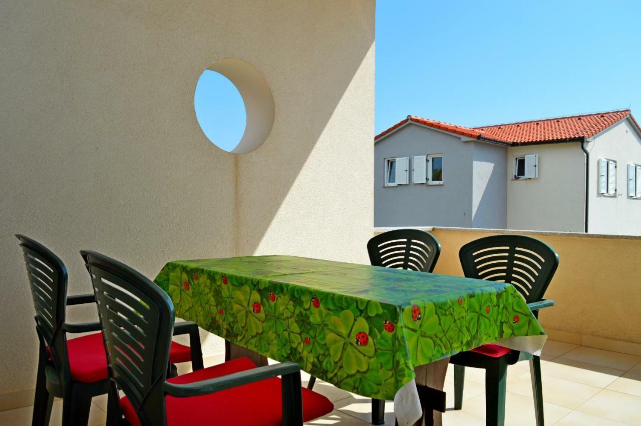 Apartmani Macak II Novalja Exterior photo